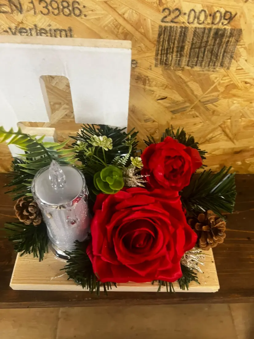 Grabgesteck „Rote Rose & Licht“